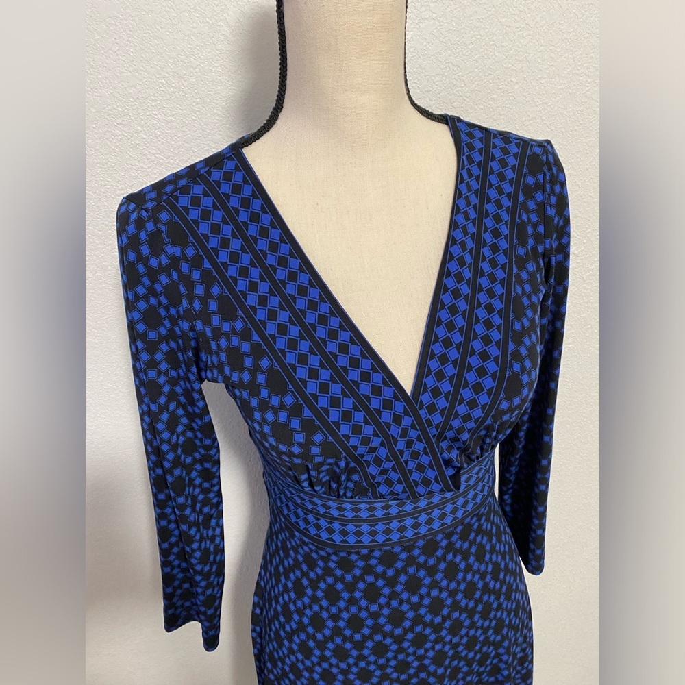 Maggy London Dress V Neck Empire Waist - Picture 2 of 6